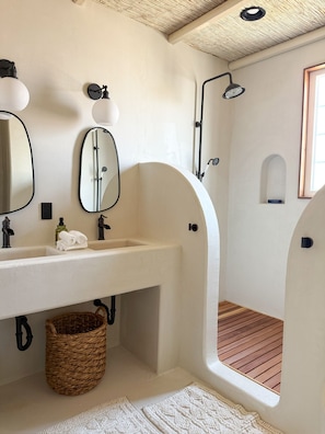 Shower, bidet, towels, soap