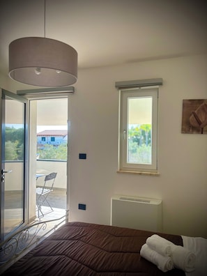 Habitación cuádruple Deluxe, balcón, vista al jardín | Exterior