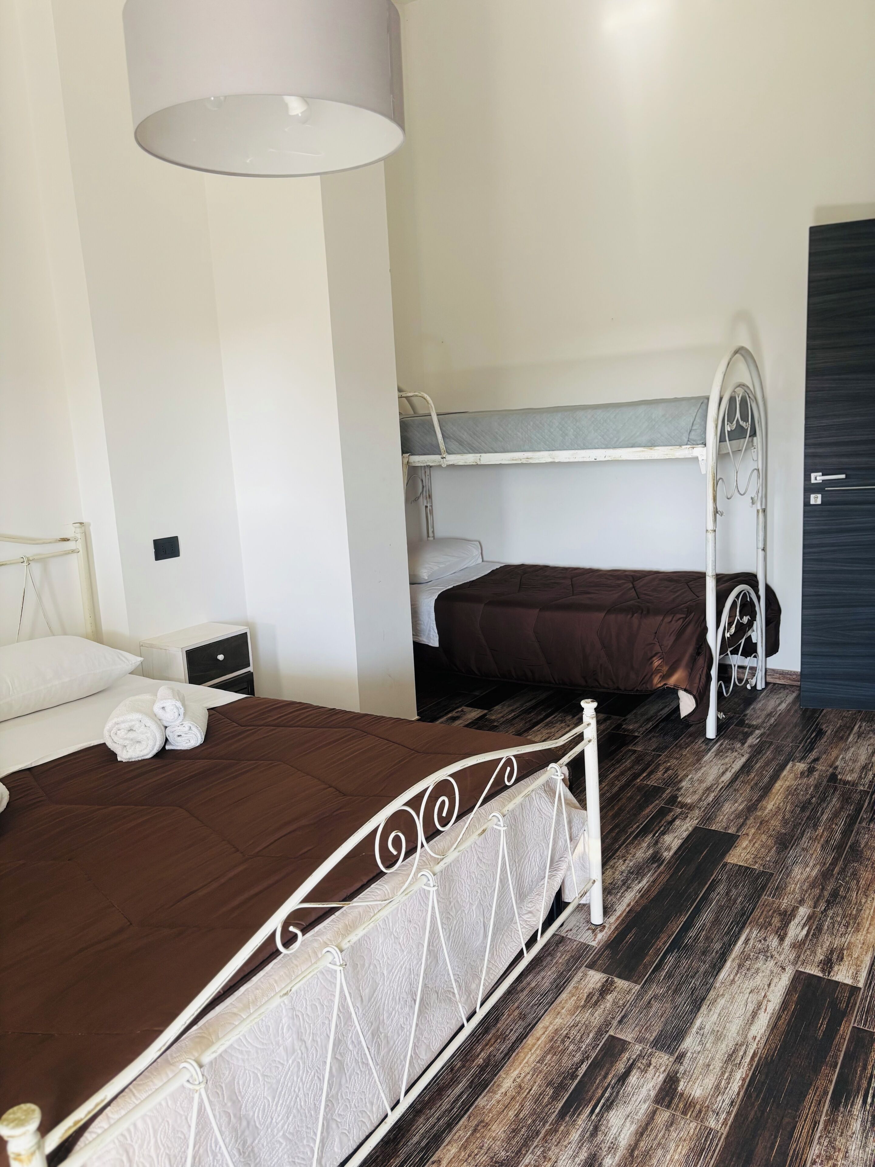 Deluxe-Vierbettzimmer, Balkon, Gartenblick | Kostenloses WLAN