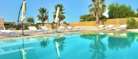 Piscine extérieure (ouverte en saison)
