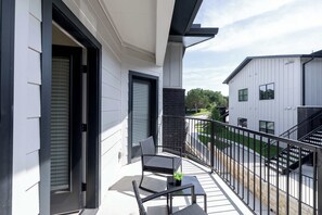 Property grounds - [R27] 1BD/1BA Condo. Brand New, Furnished & Work-Ready! (Austin)