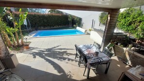 Pool - Villa 160m2, swimming pool 7x4, jacuzzi 5 places 4 bedrooms, 3 bathrooms, 2 toilets (VENDARGUES)