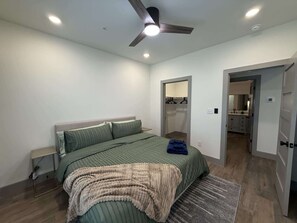 1 bedroom, iron/ironing board, WiFi, bed sheets - [R17] 1BD/1BA Condo, Brand New, Furnished & Work-Ready! (Austin)