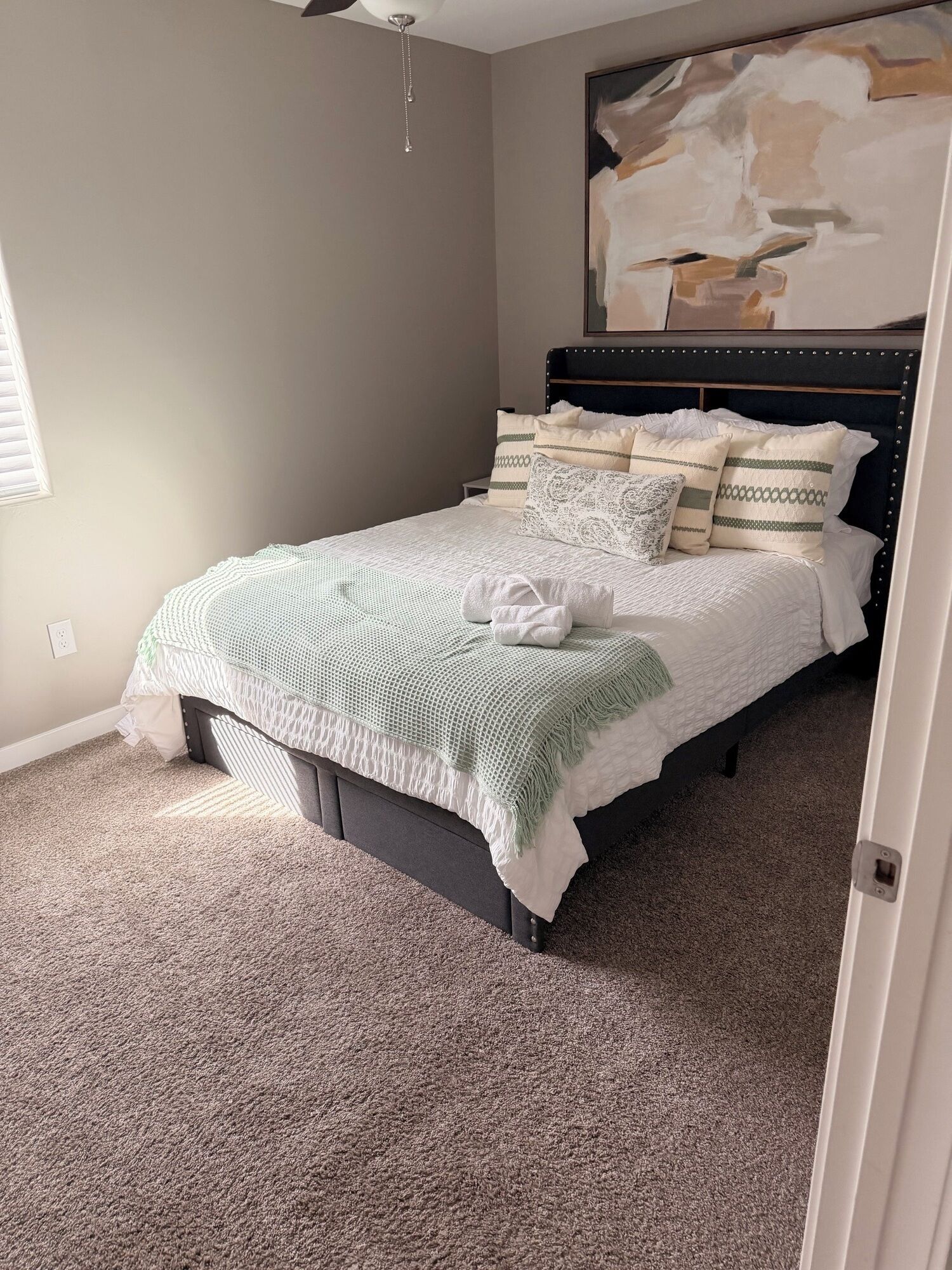 2 bedrooms, desk, iron/ironing board, WiFi (free)