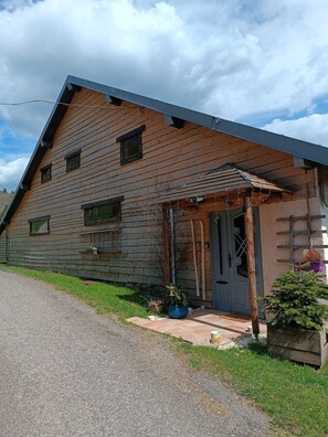 Exterior - At JF and ISA (Bussang)