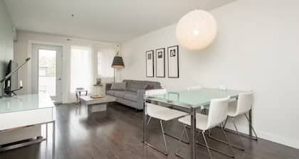 Comfortable Sherbrook Condo | 2 Bed | 1 Bath |