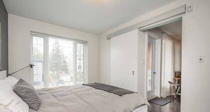 Comfortable Sherbrook Condo | 2 Bed | 1 Bath |