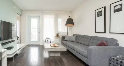 Comfortable Sherbrook Condo | 2 Bed | 1 Bath |