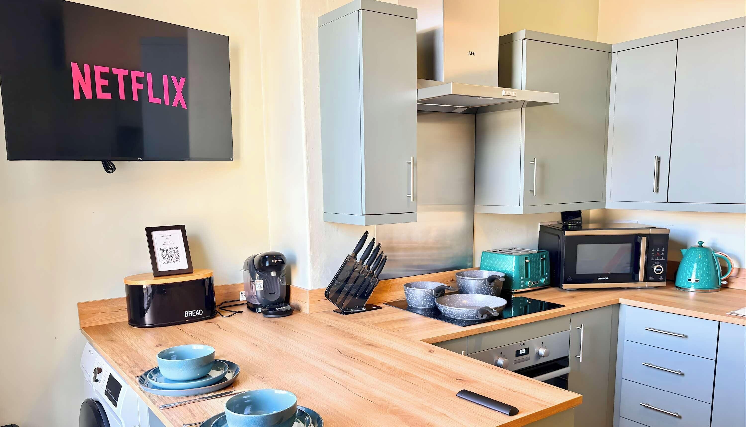 Fridge, microwave, oven, stovetop