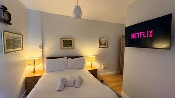 1 bedroom, desk, iron/ironing board, WiFi