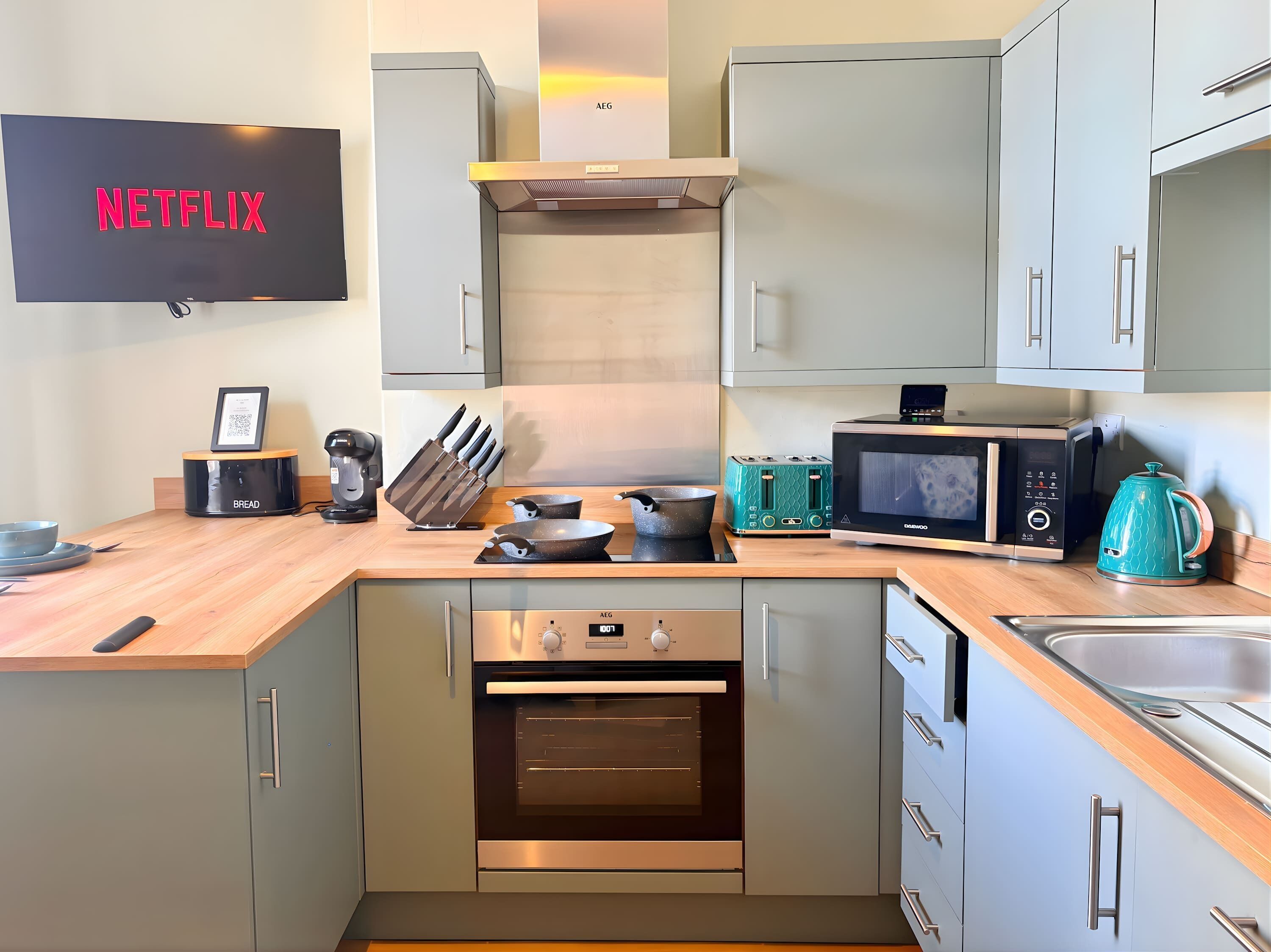 Fridge, microwave, oven, stovetop