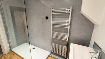 Shower, hair dryer, towels, shampoo