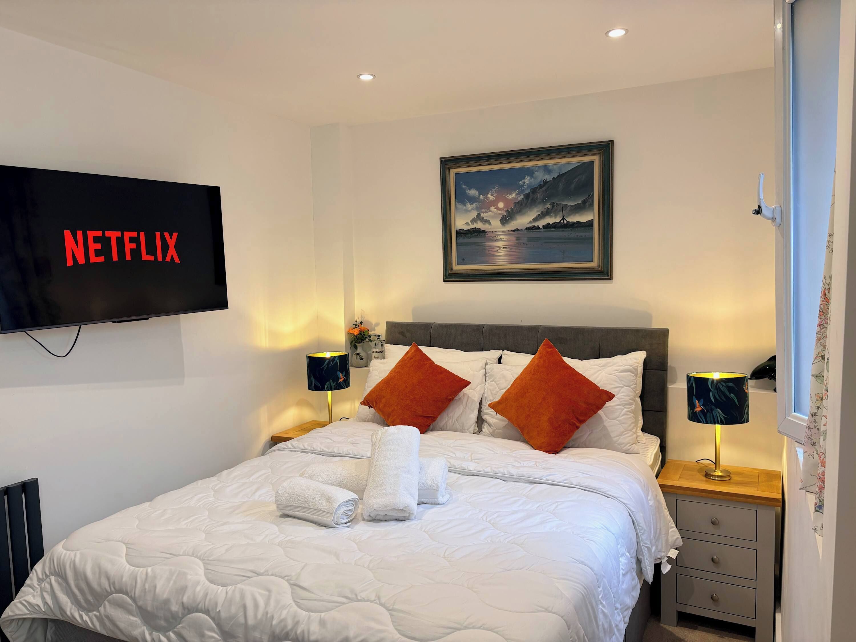 Desk, iron/ironing board, WiFi, bed sheets