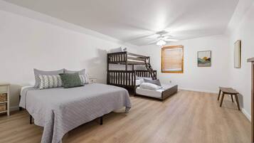 4 bedrooms, iron/ironing board, WiFi, bed sheets