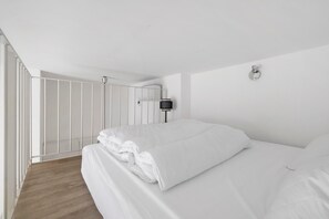 Iron/ironing board, WiFi - Charming Air-Conditioned Studio in Cannes (Cannes)