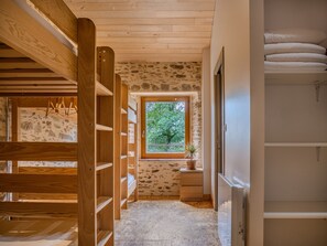 Interior - Spacious 10-Person Holiday Home – Gîte de la Fontaine – Les Cammazes (Les Cammazes)