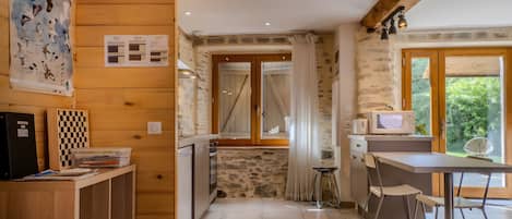 1 bedroom, WiFi, bed sheets, wheelchair access