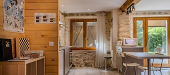 Holiday Home “Studio de la Fontaine” with Mountain View, Wi-Fi, and Air Conditioning