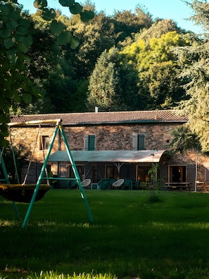 Children’s area - Gîte De La Fontaine – Entire Property, Sleeps 13, Les Cammazes (Les Cammazes)