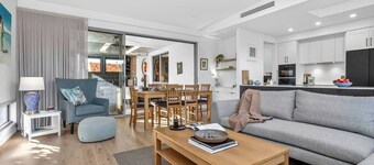 Witton Breeze Modern Seaside Stay by Jetty and Cafs