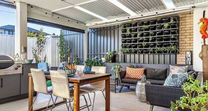 Witton Breeze Modern Seaside Stay by Jetty and Cafs