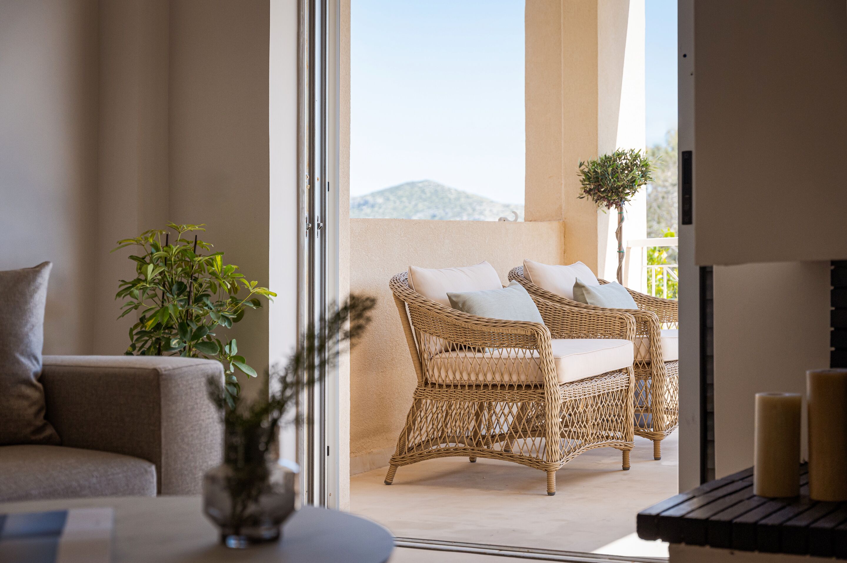 Deluxe Villa, Sea View | Living area | 65-inch Smart TV with satellite channels, fireplace, Netflix
