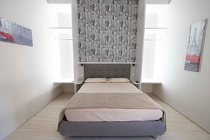 1 bedroom, WiFi, bed sheets - Room 'Camera Doppia 1' with Shared Terrace, Wi-Fi and Air Conditioning (Gallipoli)