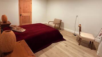 3 habitaciones, tabla de planchar con plancha, wifi y ropa de cama