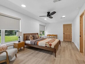 3 habitaciones, tabla de planchar con plancha, wifi y ropa de cama 