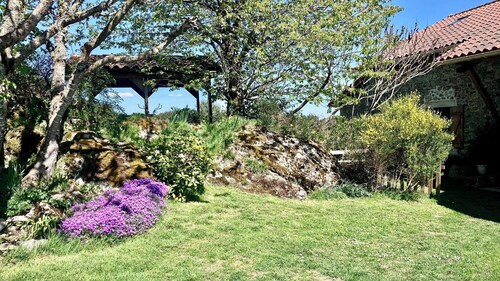Stone house, gîte for 10 people with disabled access