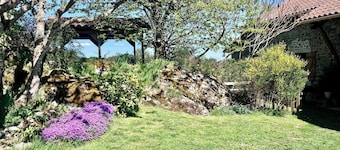 Stone house, gîte for 10 people with disabled access