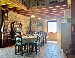 Dining - Stone house, gîte for 10 people with disabled access (Félines)