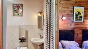 Bathroom - Stone house, gîte for 10 people with disabled access (Félines)