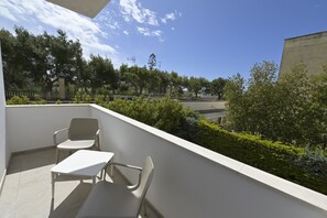 Property grounds - Double Room 1 with Wi-Fi and Air Conditioning (Baia Verde)