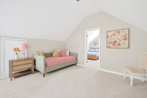 Desk, iron/ironing board, travel cot, WiFi - Newly Renovated VB Retreat | Comfort & Space Home (Virginia Beach)