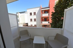 Property grounds - Double Room 1 with Wi-Fi and Air Conditioning (Baia Verde)