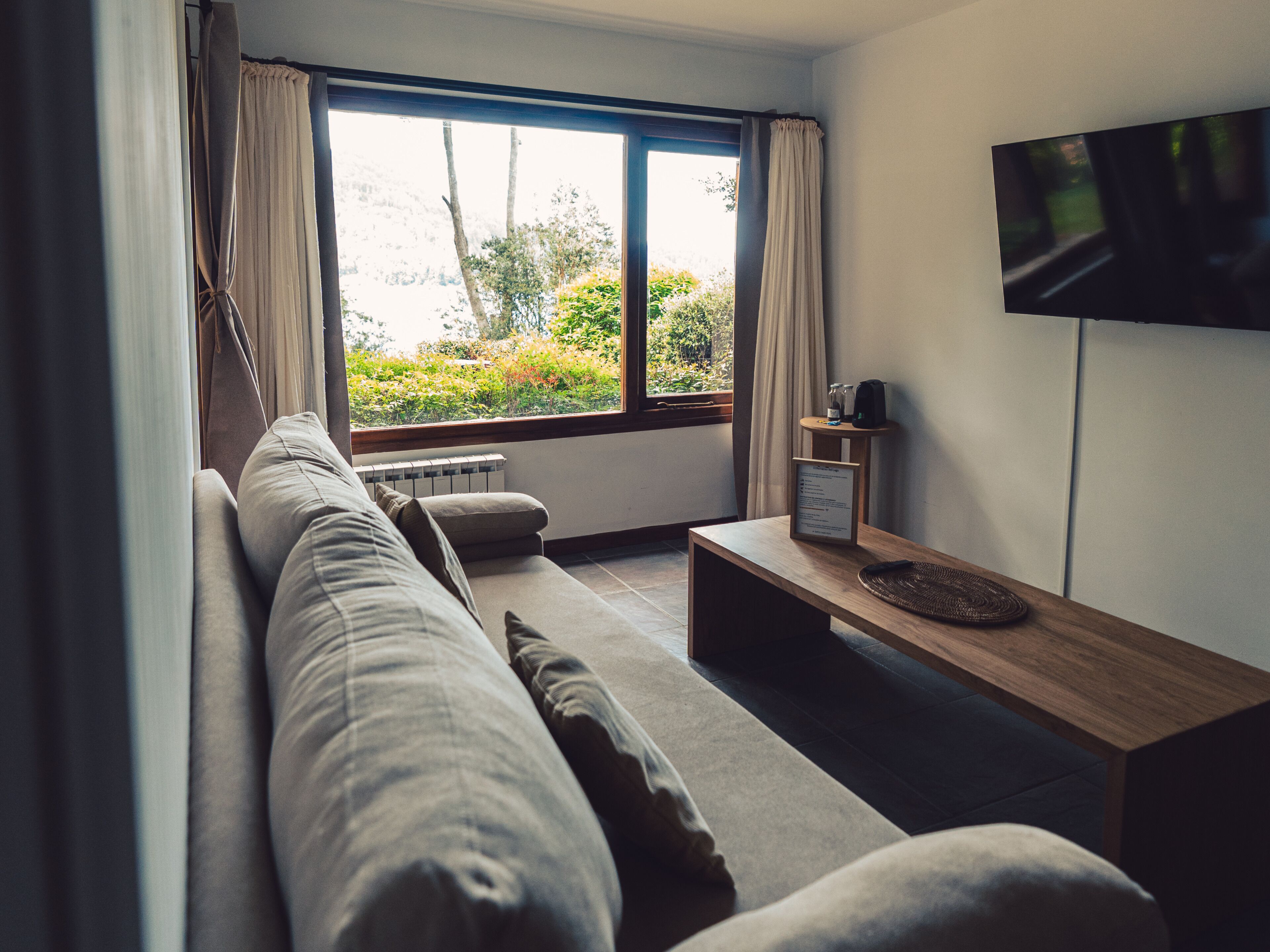 Superior Loft, Lake View | Living room