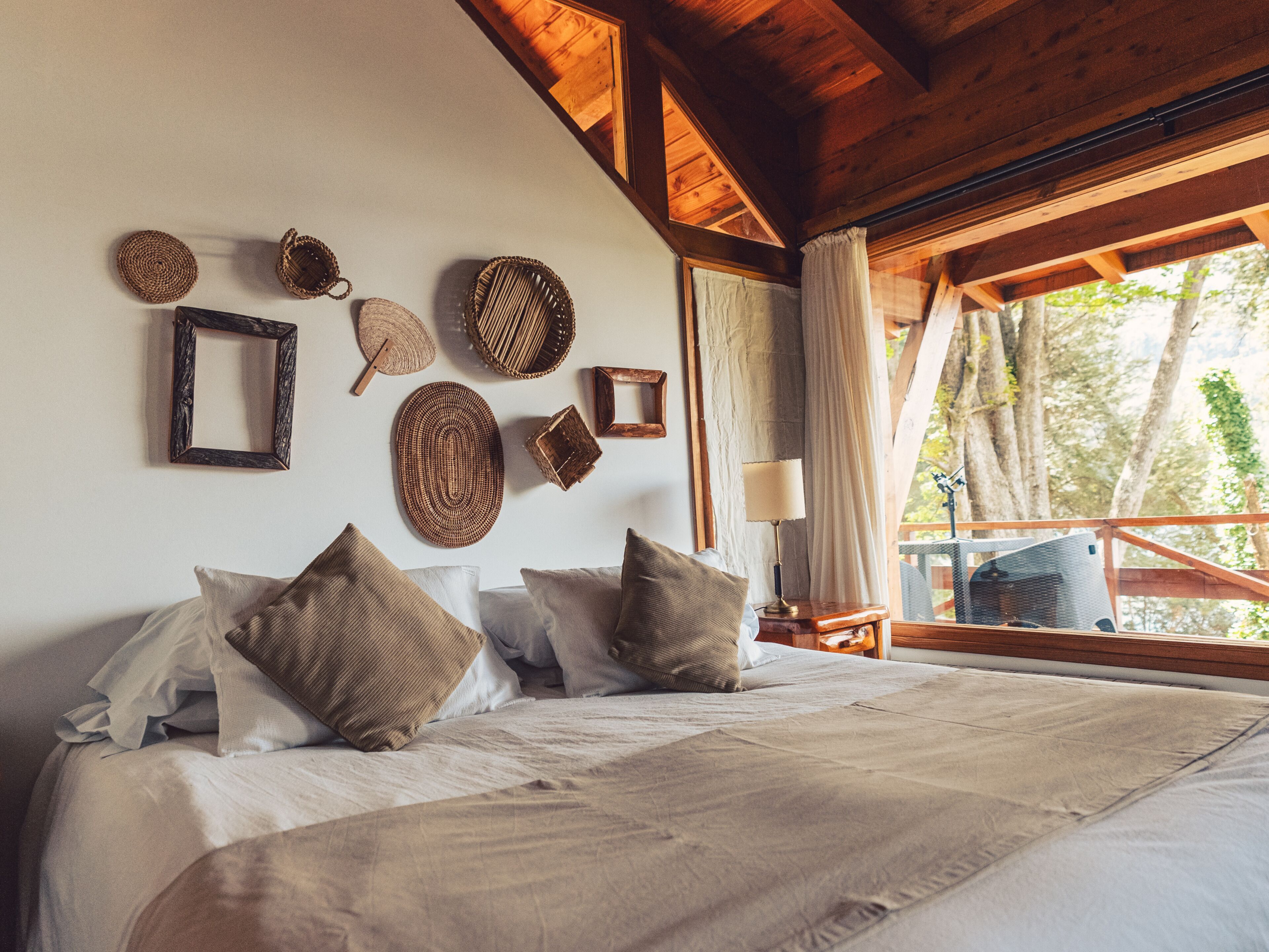 Loft Supérieur, vue lac | Espace de travail pour ordinateur portable, rideaux occultants