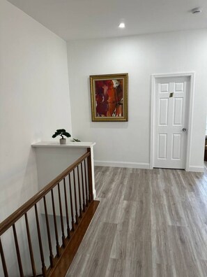 Interior - Habitacion amplia cerca New York con baño privado (West New York)