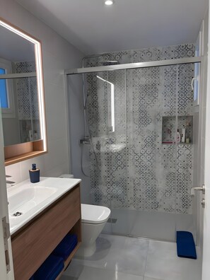 Shower, towels