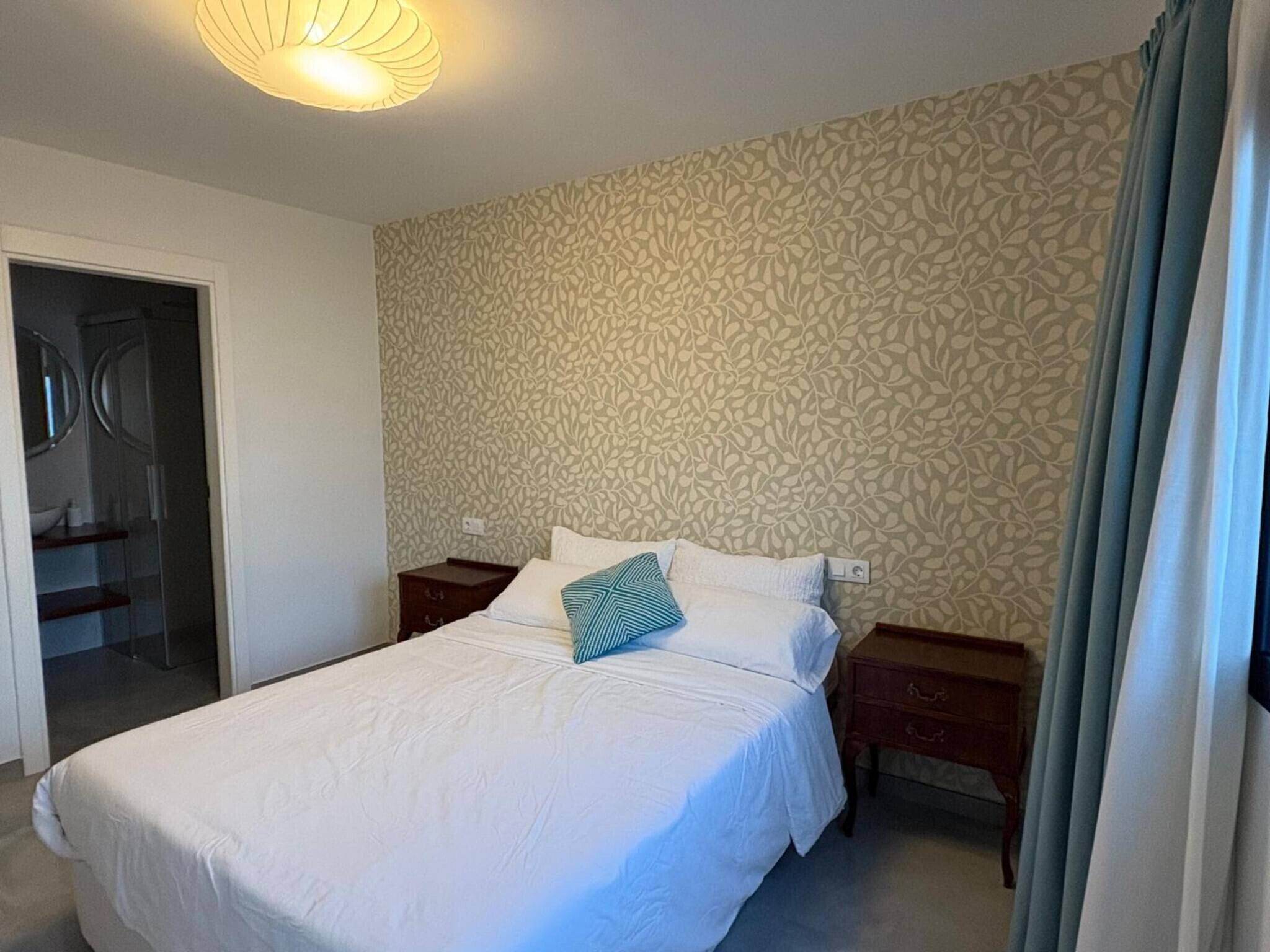 2 chambres, fer et planche à repasser, Wi-Fi, draps fournis
