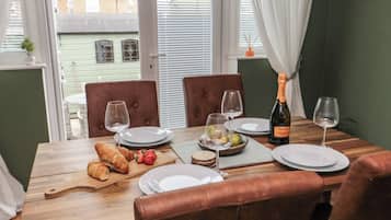 Cottage | Dining