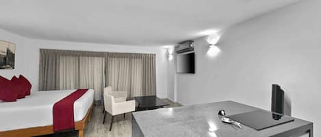 2 habitaciones, escritorio, tabla de planchar con plancha y wifi gratis