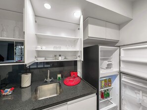 Microwave, stovetop, coffee/tea maker, toaster - Armonik suites By Casanevo - Queen Bed Suite (Ciudad de México)