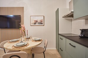 Apartment | Dining - Charming Duplex Center of Paris (Paris)