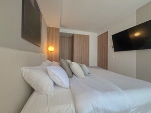 1 chambre, bureau, fer et planche à repasser, Wi-Fi