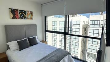 2 slaapkamers, een bureau, een strijkplank/strijkijzer, wifi