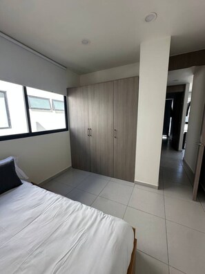 2 Schlafzimmer, Schreibtisch, Bügeleisen/Bügelbrett, WLAN