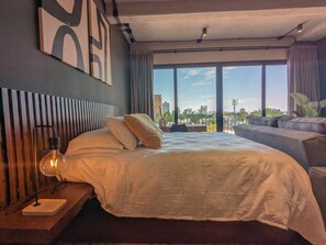 1 habitación, escritorio, tabla de planchar con plancha y wifi 