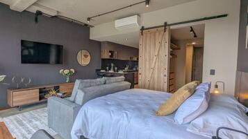 1 bedroom, desk, iron/ironing board, WiFi